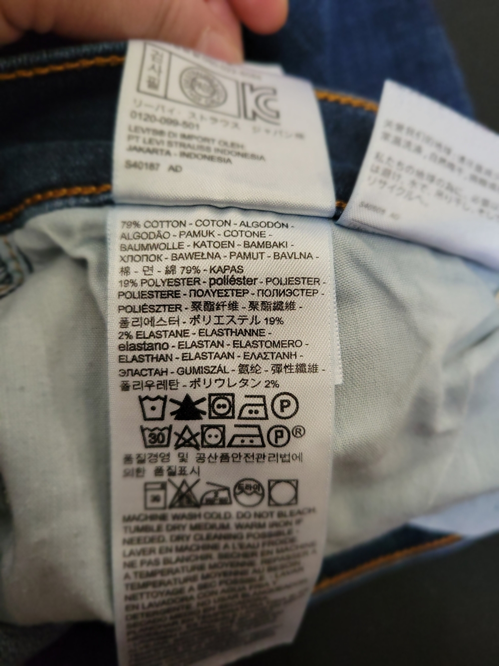 Levi's High-Waist Dark Blue Bootcut Jeans - Picture 14 of 16
